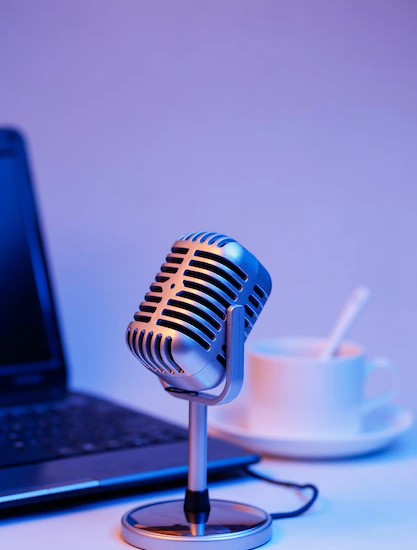 Blue Yeti USB Microphone with Direct Monitoring Featurec